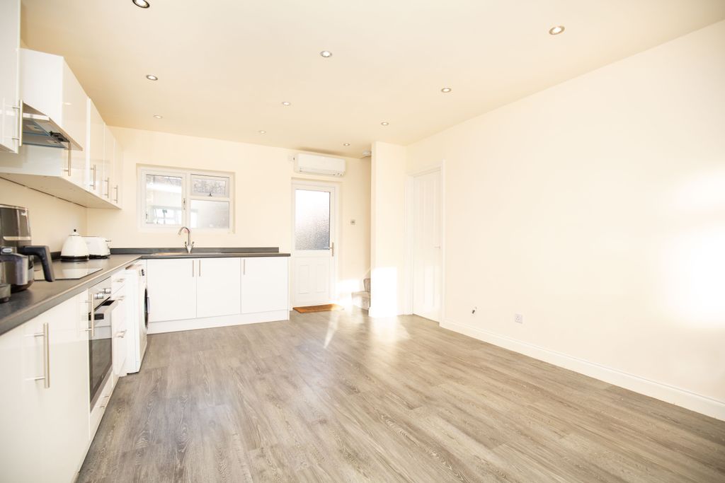 Property photo 3 of 15 Untitled-2