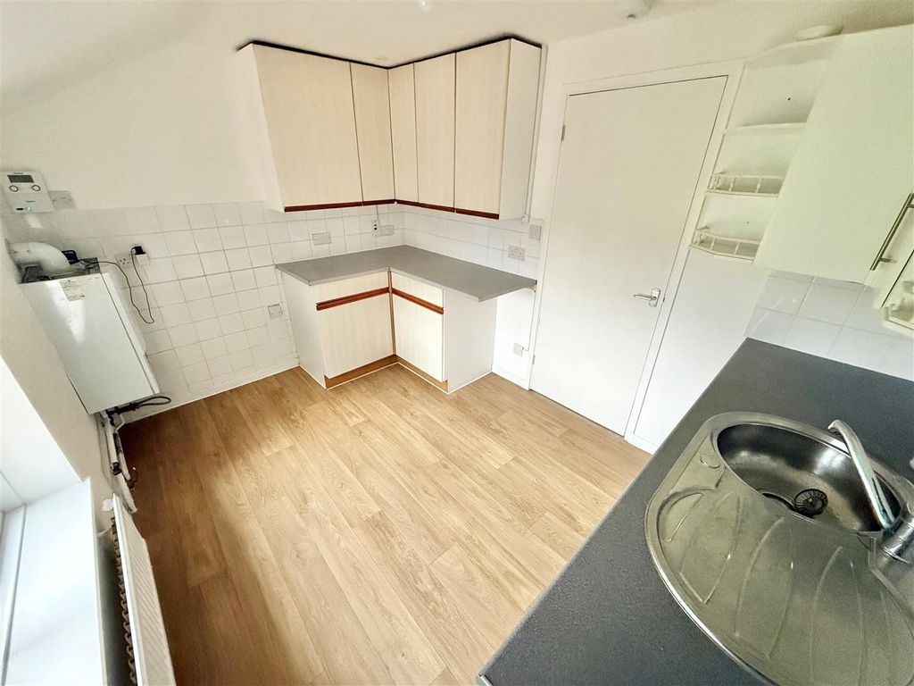 Property photo 3 of 7 Kitchen