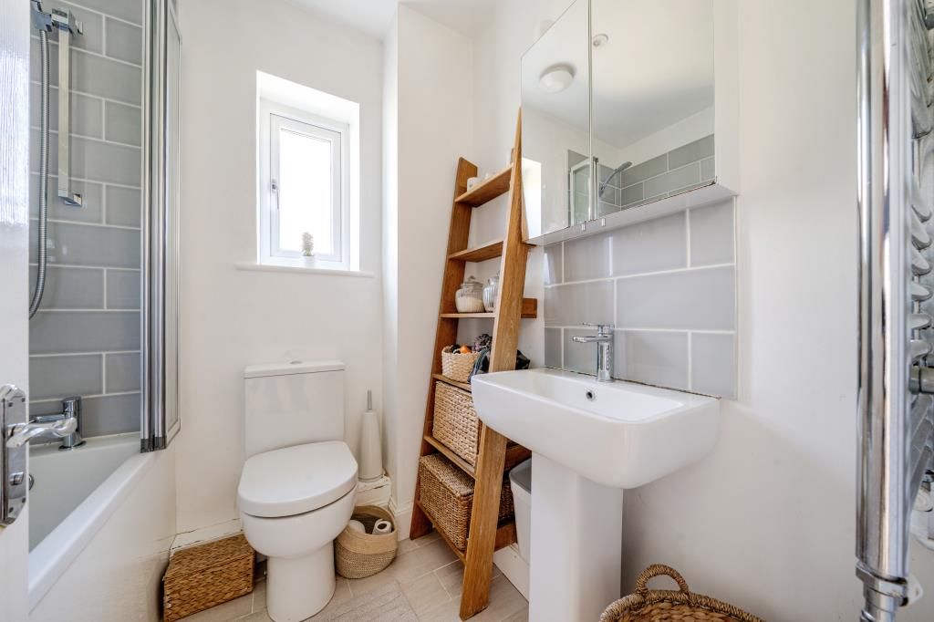 Property photo 2 of 20 Bathroom