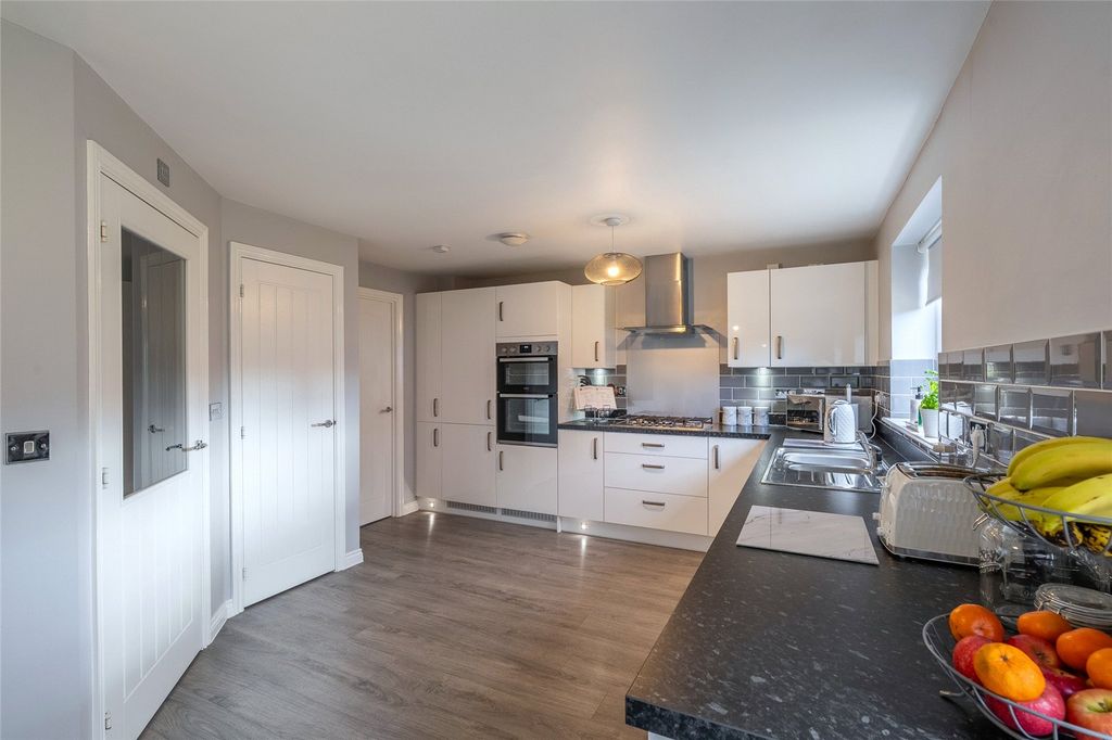 Property photo 3 of 45 Picture No. 21