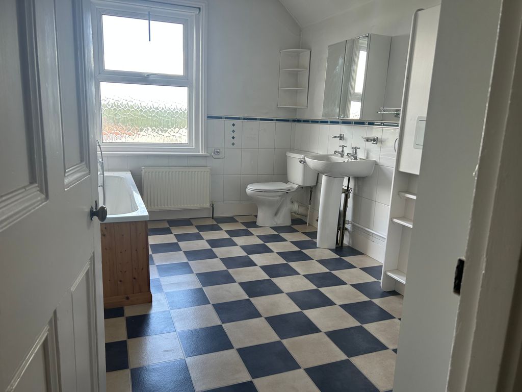 Property photo 3 of 7 Bathroom