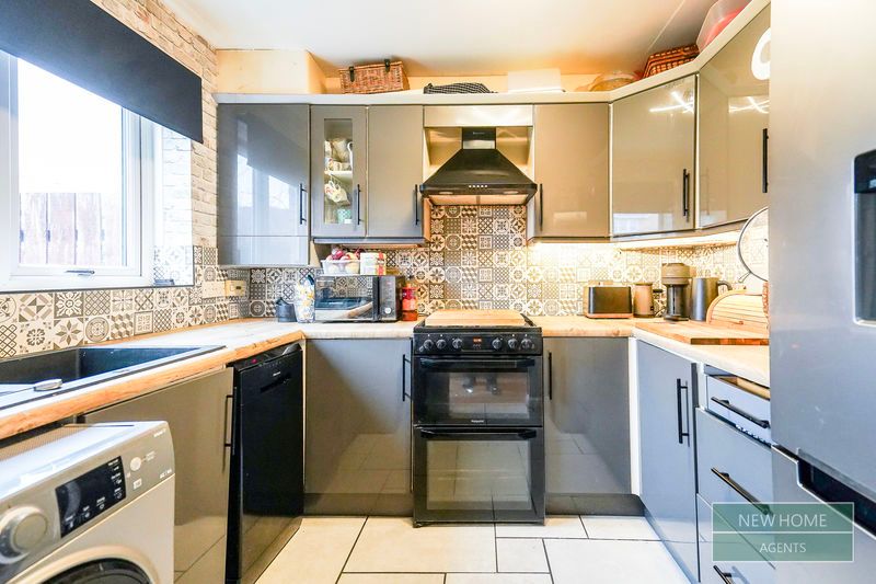 Property photo 3 of 16 Photo 11