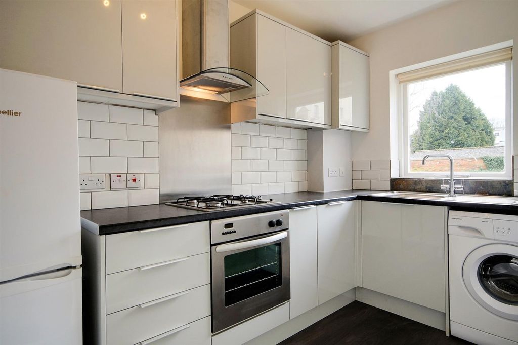 Property photo 2 of 6 Kitchen