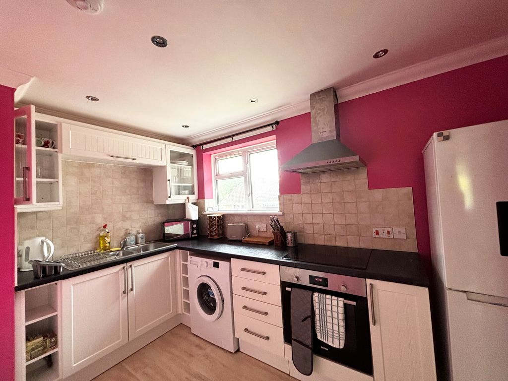 Property photo 3 of 5 Kitchen