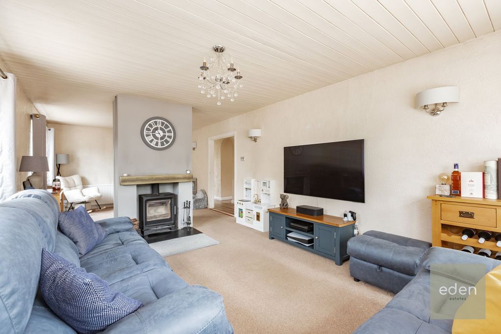 Property photo 2 of 34