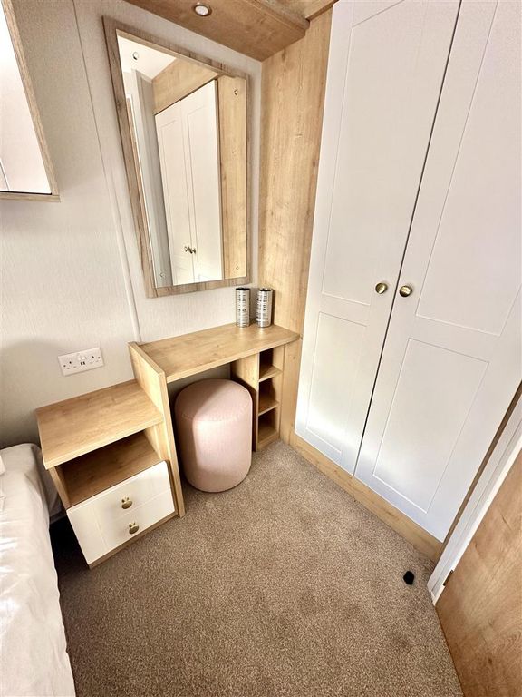 Property photo 3 of 8 Dressing Table.Jpeg