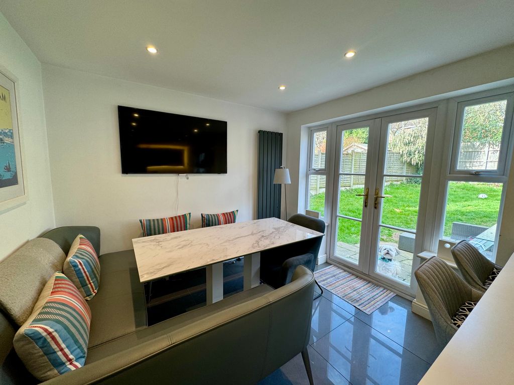 Property photo 3 of 18 Dining Area