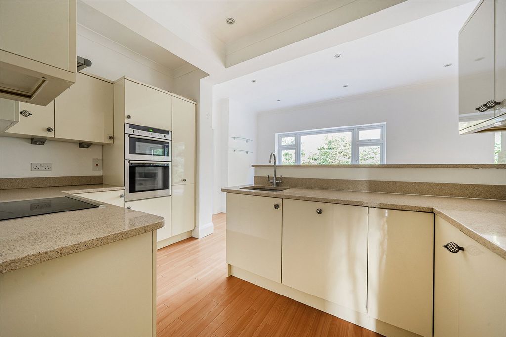 Property photo 3 of 30 Picture No. 05