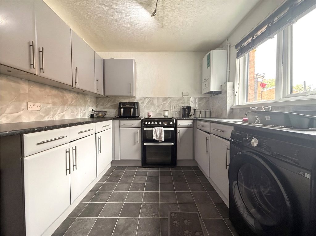 Property photo 2 of 17 Picture No. 29