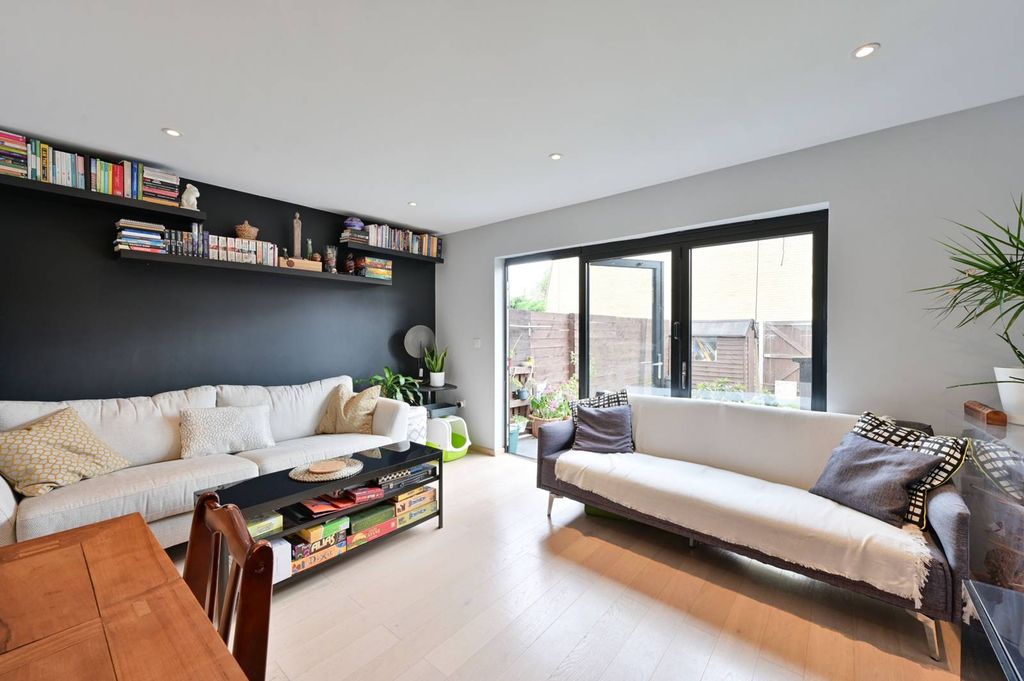 Property photo 3 of 11