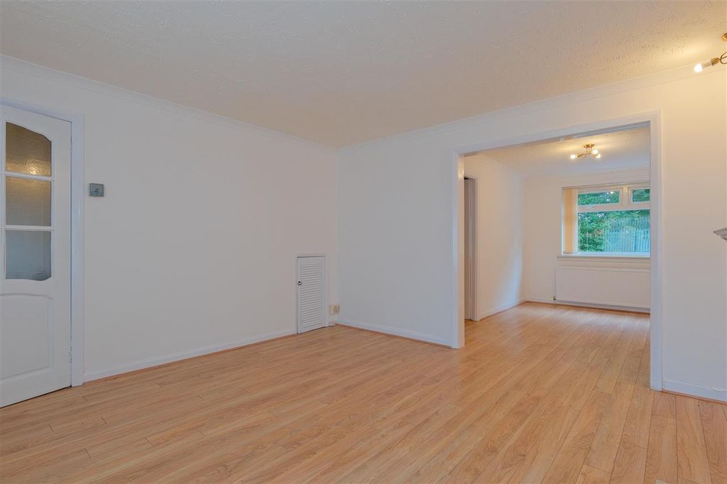 Property photo 3 of 28