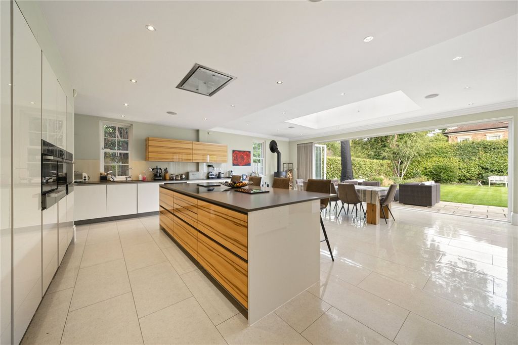 Property photo 3 of 21 Kitchen/Breakfast