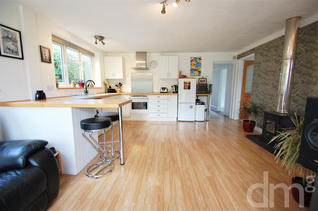 Property photo 3 of 19