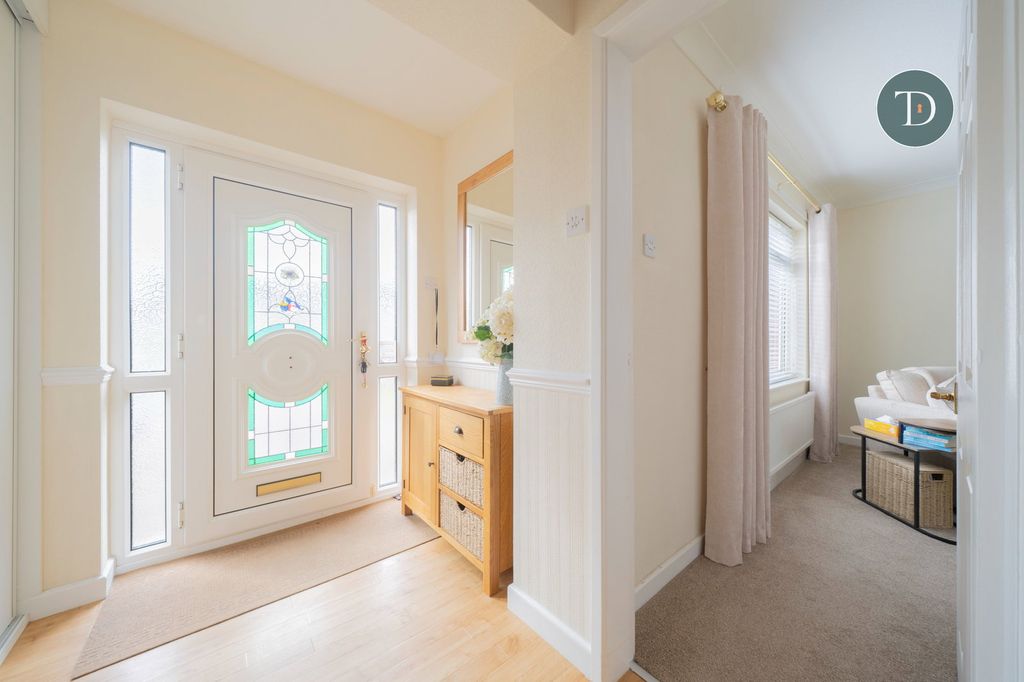 Property photo 2 of 32