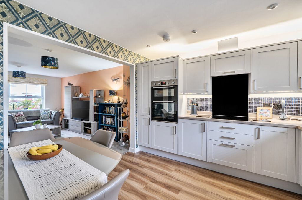 Property photo 3 of 27 1396972-8-69651cc...