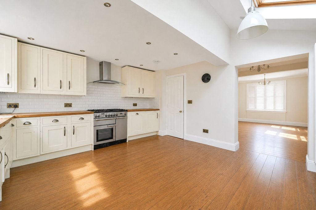 Property photo 3 of 12 Kitchen 2