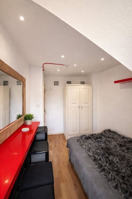 Property photo 2 of 4