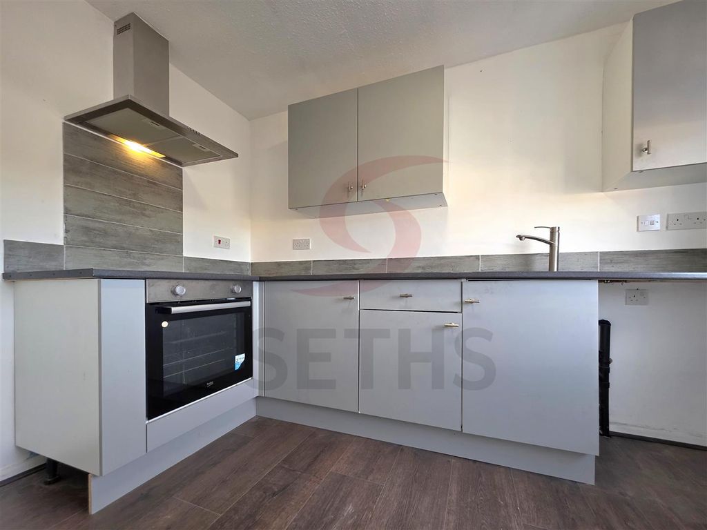 Property photo 1 of 6 Kitchen