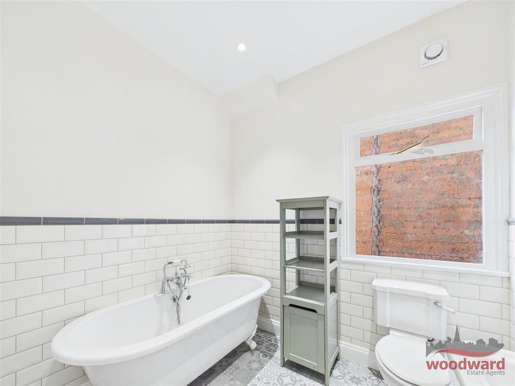 Property photo 3 of 15 Cam05267G0-Pr0252-Still014.Jpg