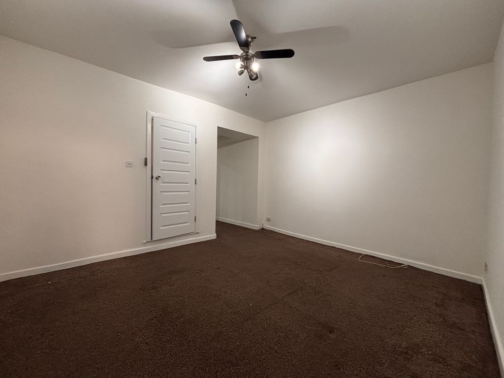 Property photo 3 of 12 Second Lounge