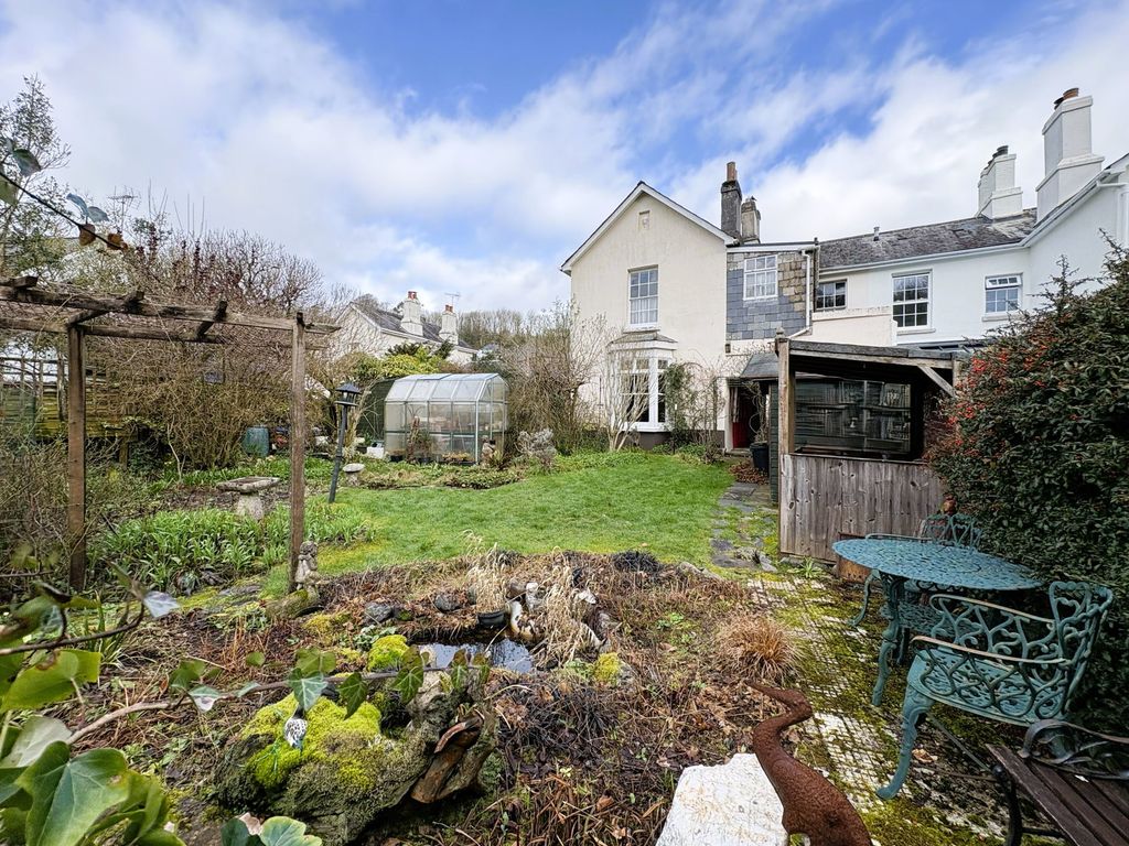 Property photo 3 of 27