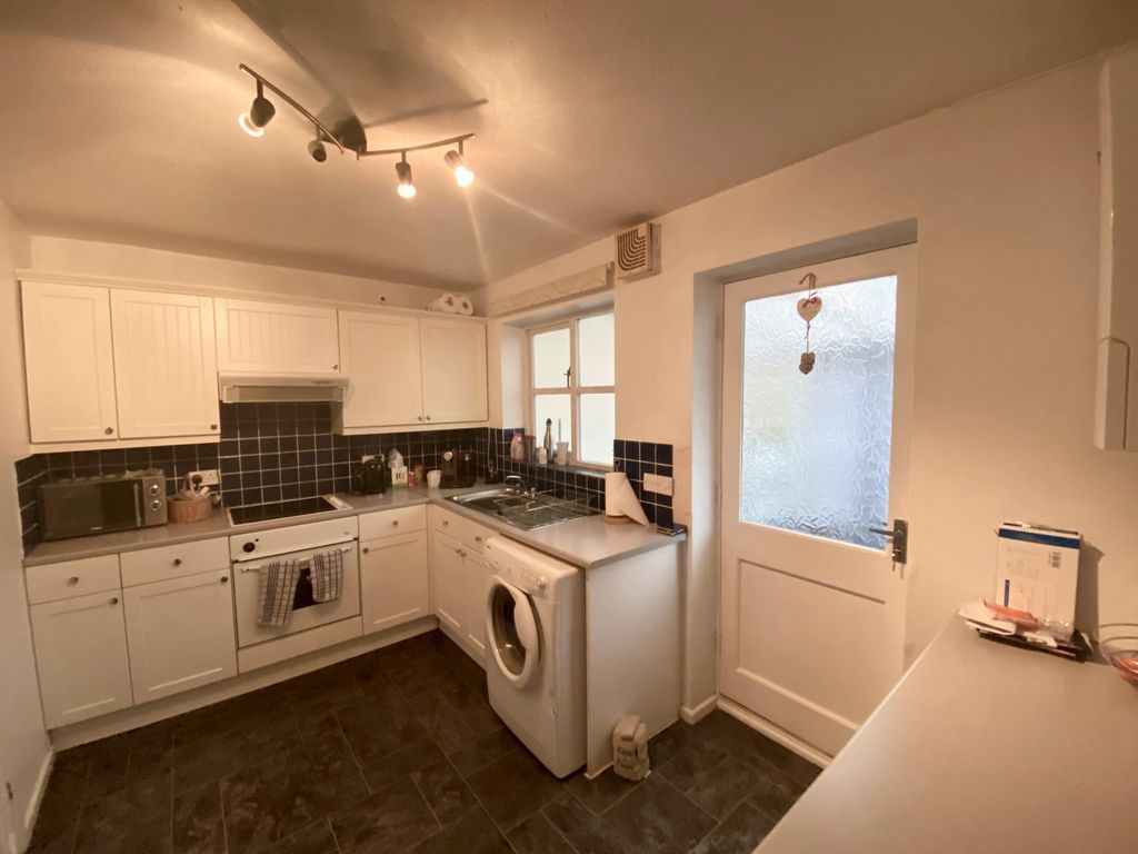 Property photo 2 of 11 Kitchen