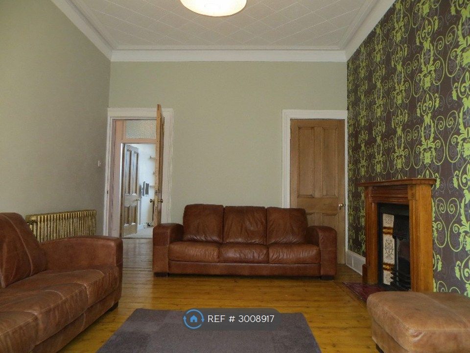 Property photo 3 of 15 Lounge Towards Hall
