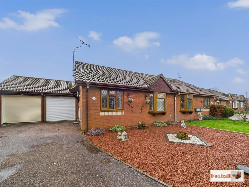 Property photo 1 of 18 Front Garden