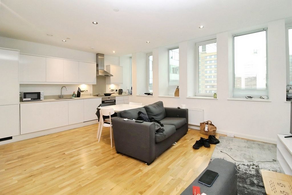 Property photo 2 of 8 Reception/Kitchen