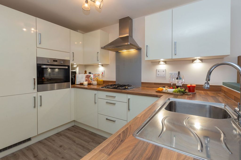 Property photo 2 of 18