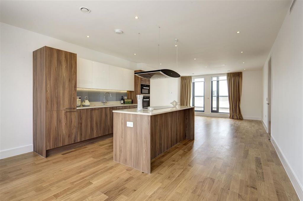 Property photo 2 of 8 Kitchen