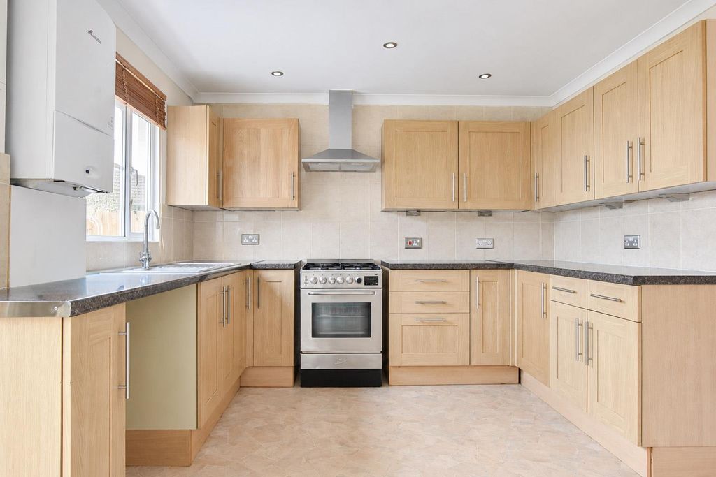 Property photo 2 of 20 Kitchen