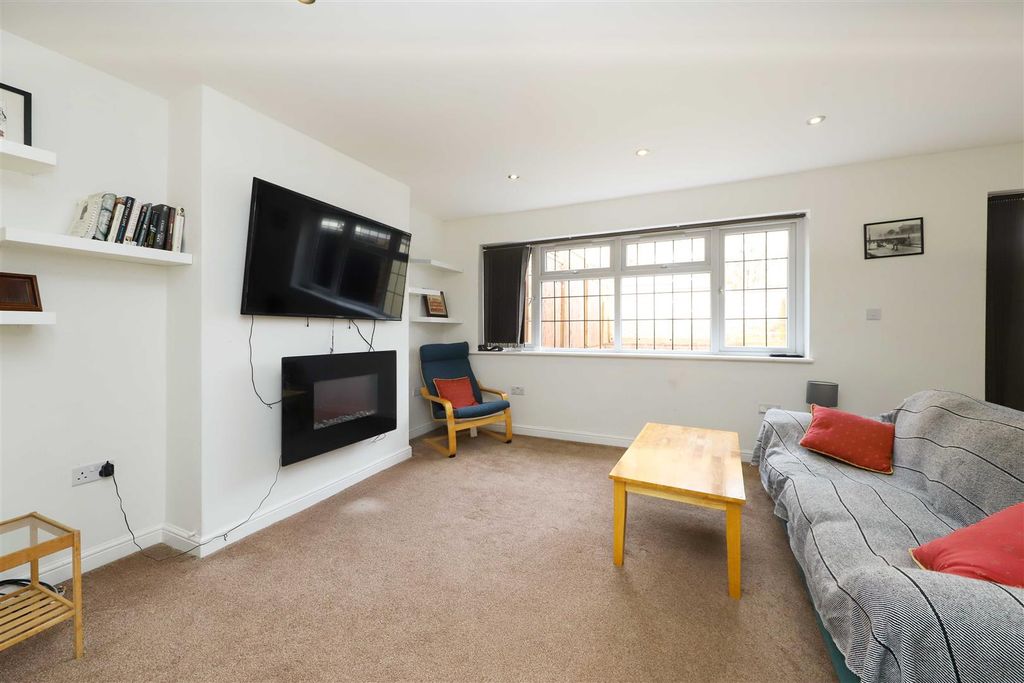 Property photo 3 of 16