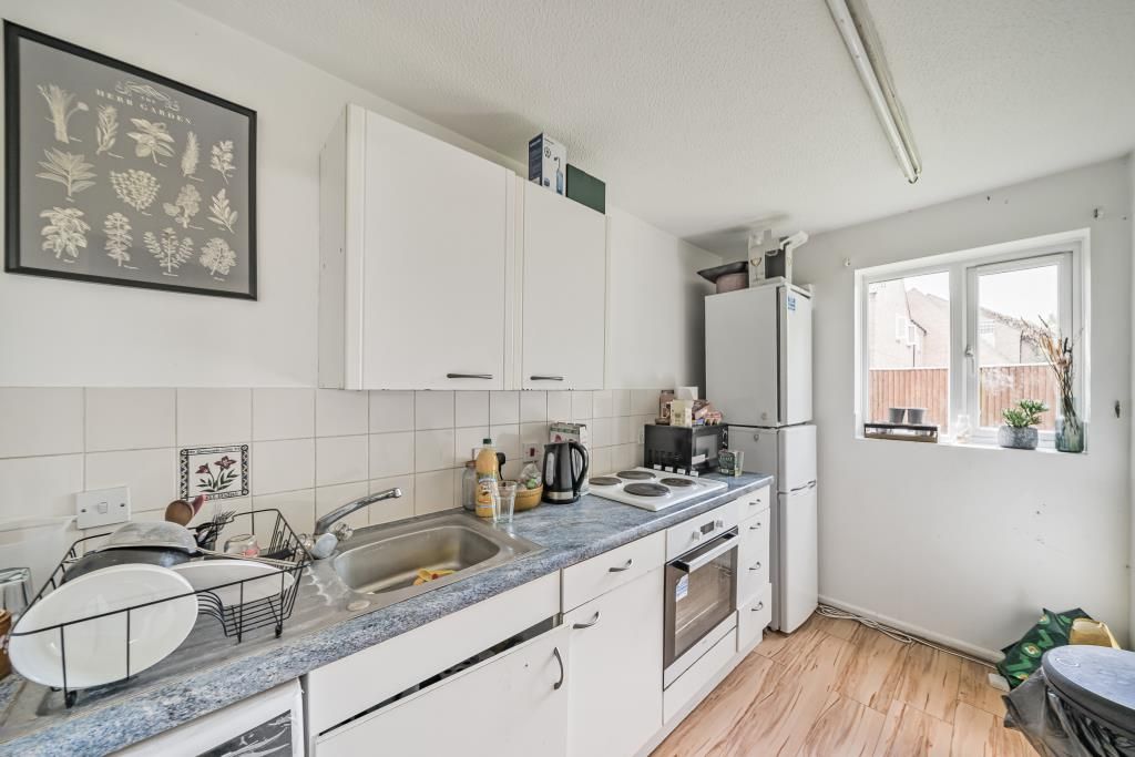Property photo 3 of 10 Kitchen