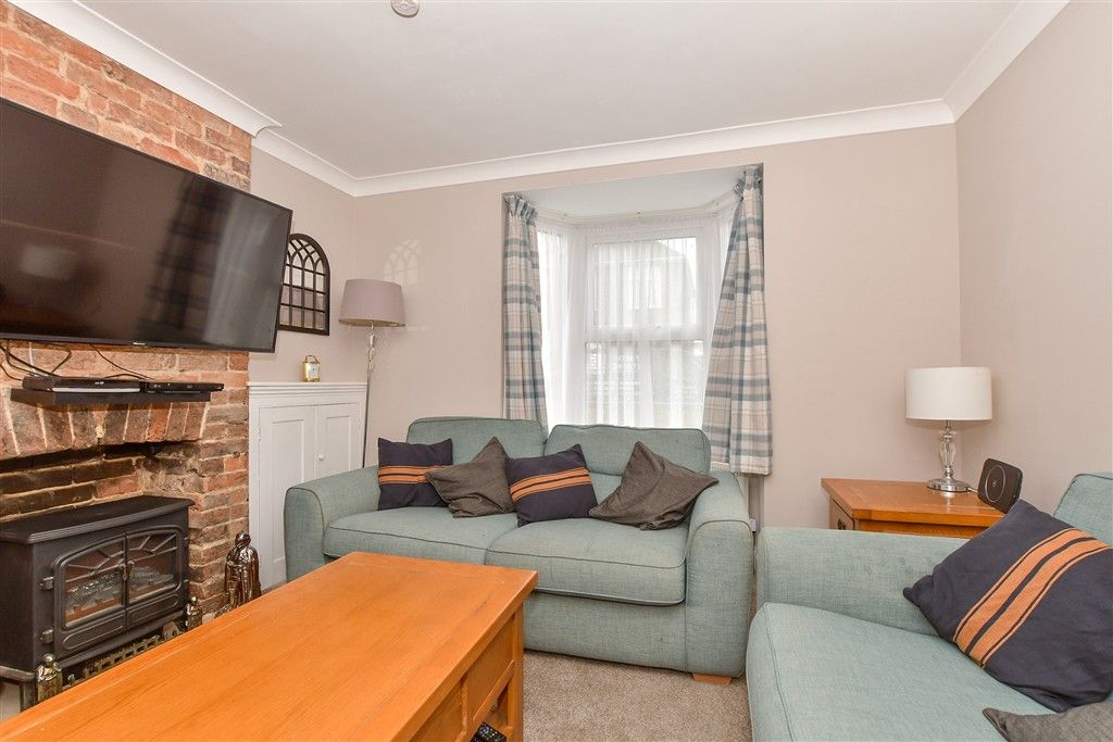 Property photo 3 of 12 Lounge