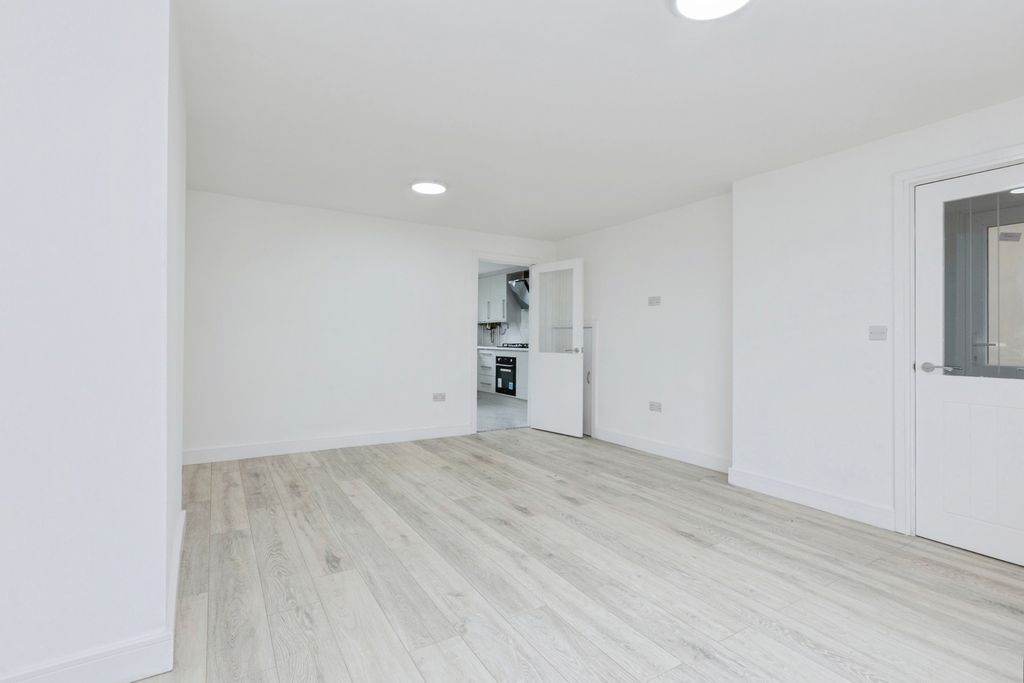 Property photo 3 of 17 Living Room