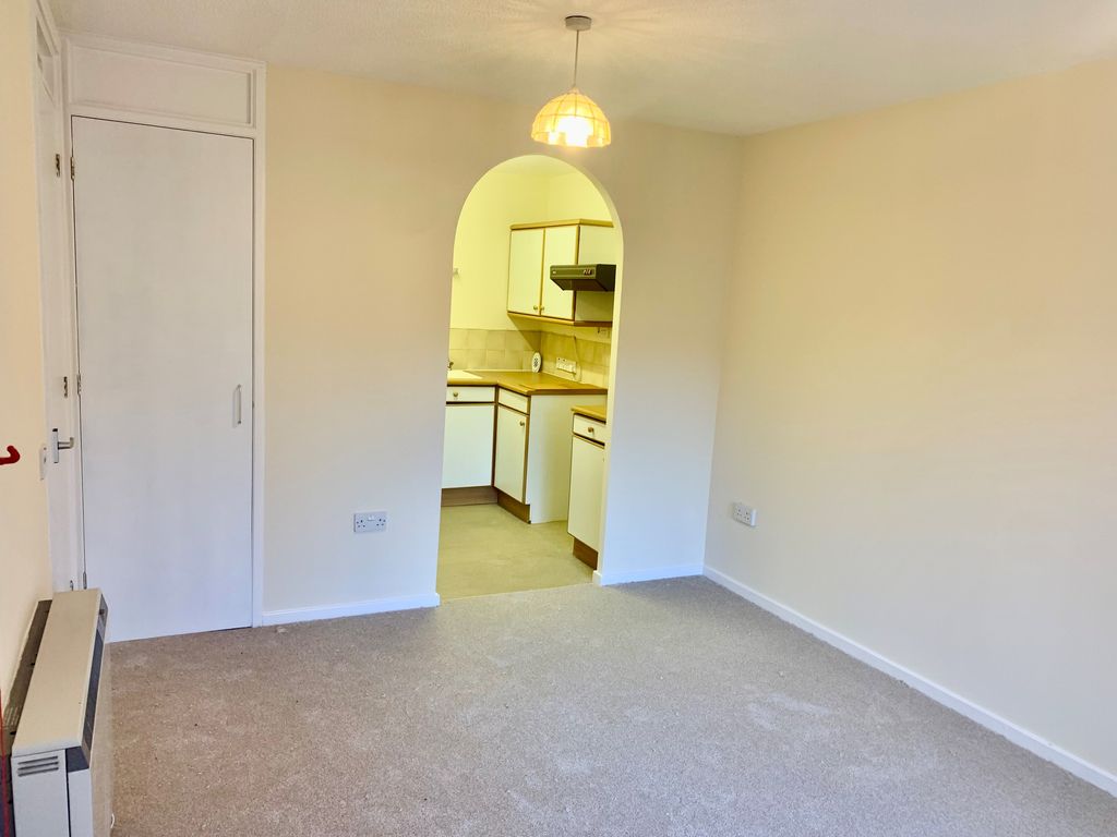 Property photo 3 of 10 Living Room