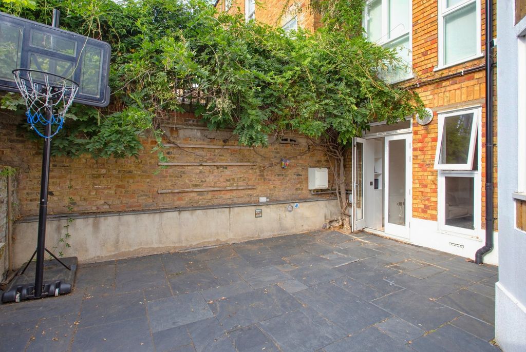 Property photo 3 of 17 Garden