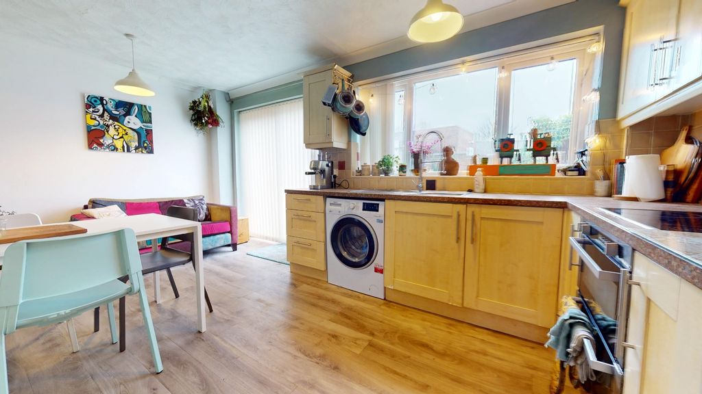 Property photo 2 of 19 4870644