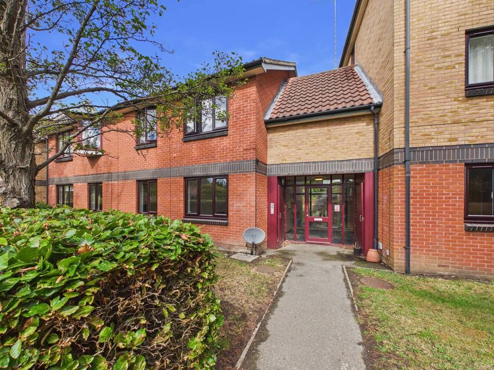Property photo 1 of 8 Giraffe360-Still009