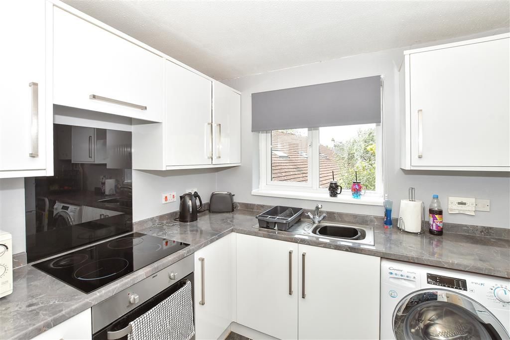 Property photo 2 of 9 Kitchen