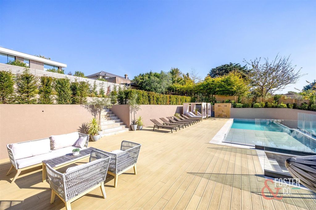 Property photo 3 of 57 Hill Brow, 57-010.Jpg