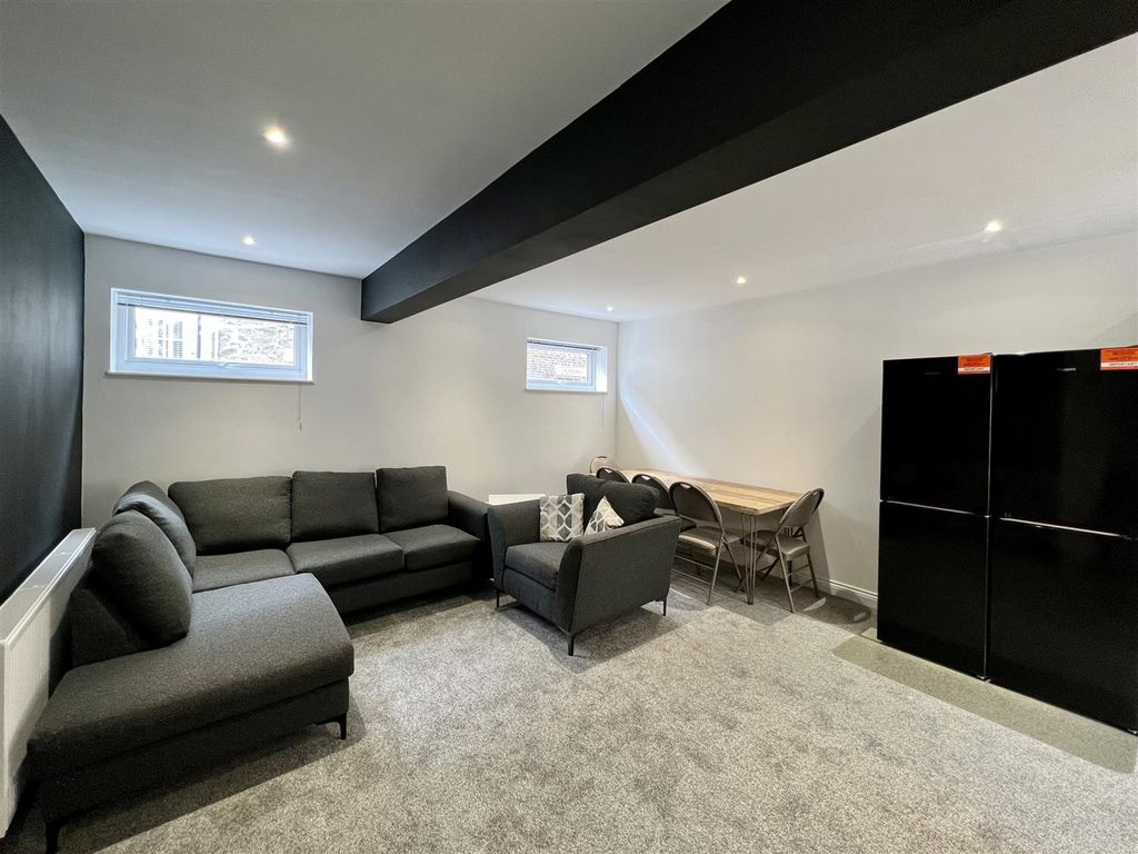 Property photo 3 of 13 Img-6336.Jpg