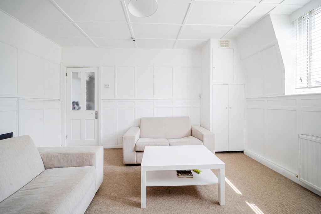 Property photo 2 of 13 1334634-12-689354...