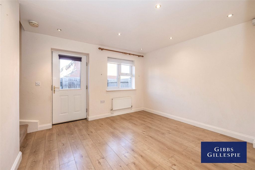 Property photo 3 of 10 Picture No. 01