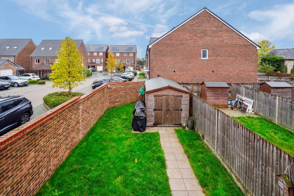 Property photo 2 of 24