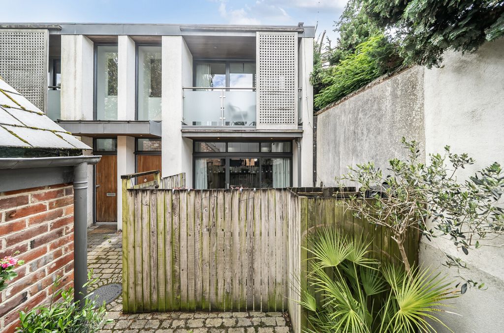 Property photo 1 of 14 1472436-1-6A299c3...