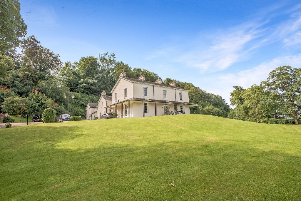 Property photo 1 of 32