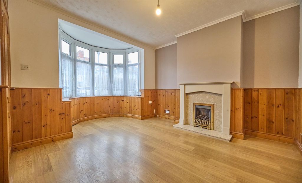 Property photo 2 of 9 Front Lounge