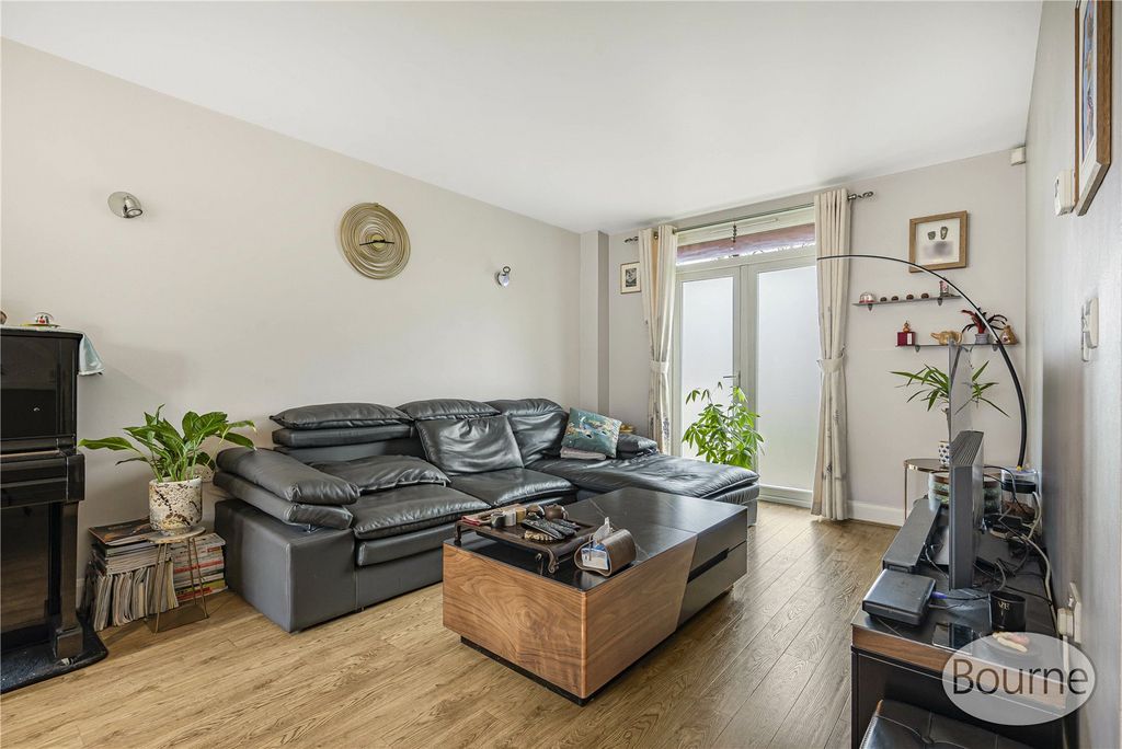 Property photo 2 of 27 Picture No. 10